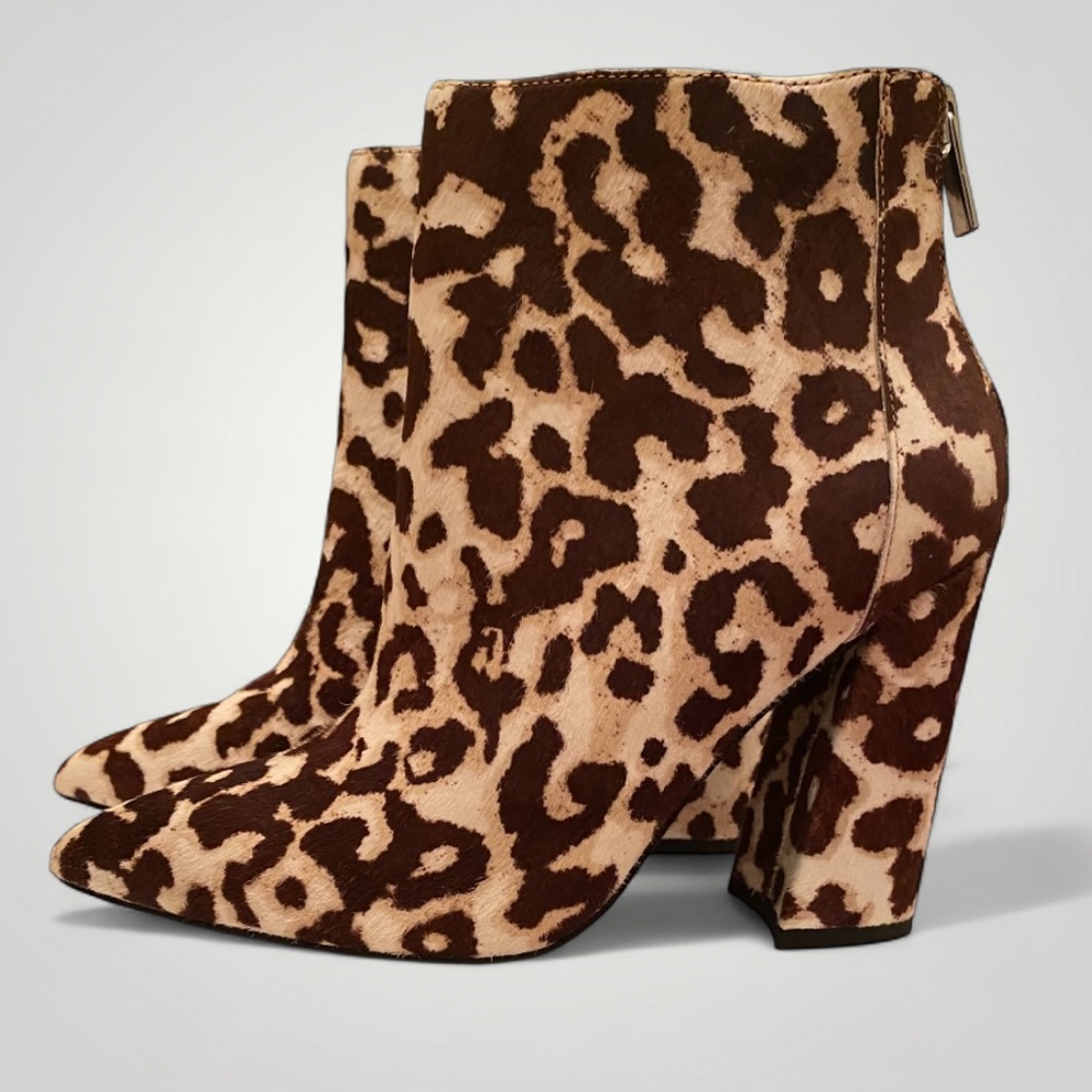 NEW CHARLES DAVID Snow Leopard Calf Hair Pointed Toe Ankle Bootie Size 6.5 NWOB - Picture 5 of 14